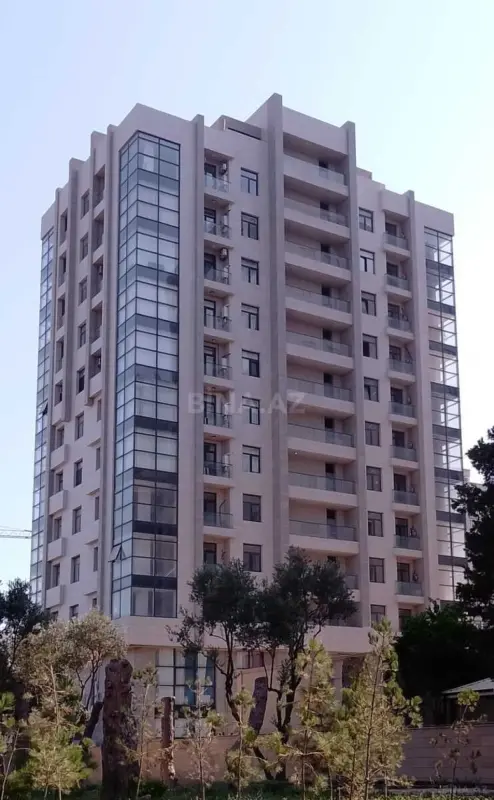 Satılır 4 otaqlı mənzil 220 m²