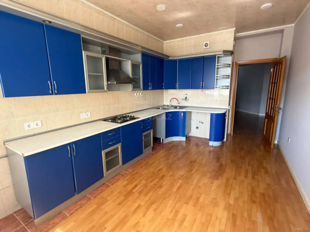 Satılır 4 otaqlı mənzil 153 m²