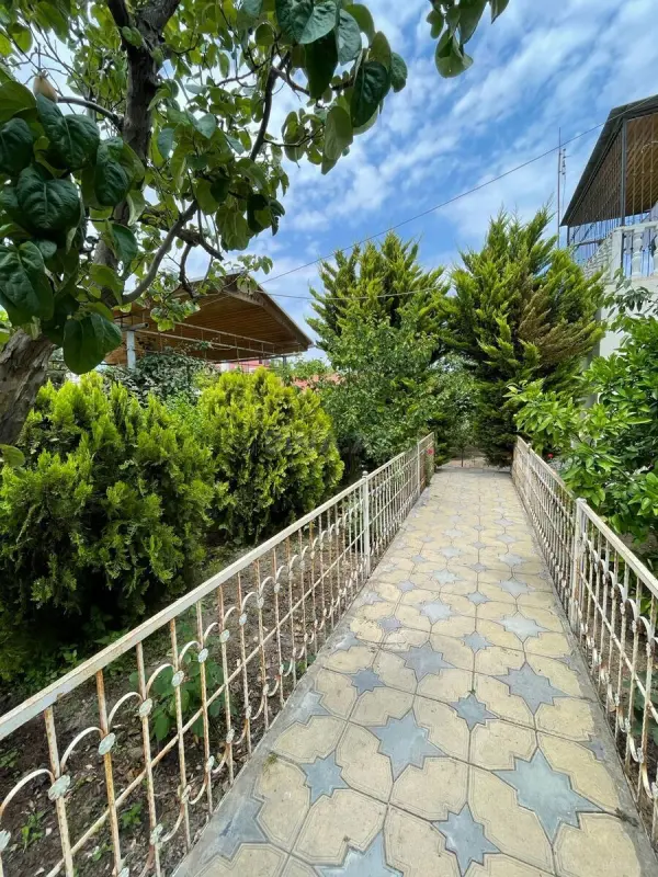 Satılır 6 otaqlı həyət evi 180 m²