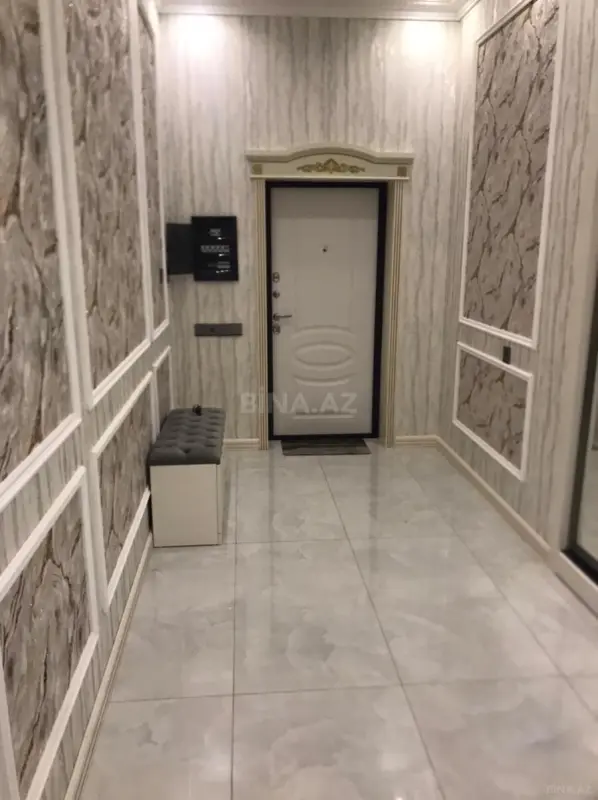 Satılır 3 otaqlı mənzil 136 m²