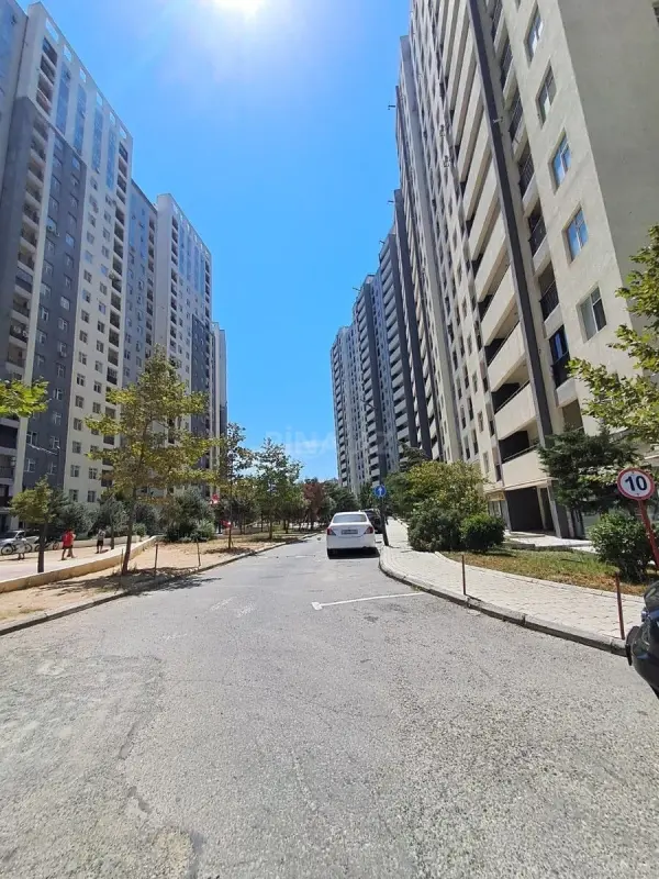 Satılır 4 otaqlı mənzil 135 m²