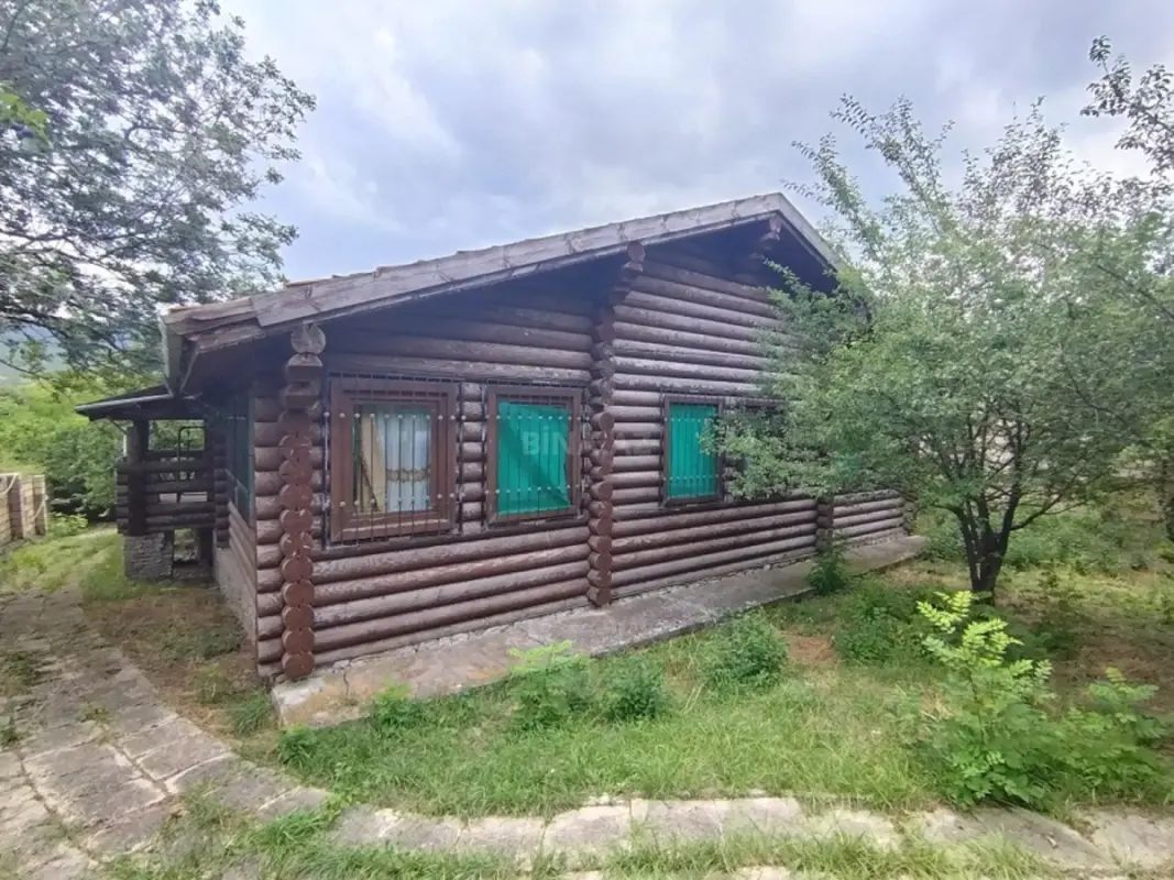 Satılır 8 otaqlı həyət evi 220 m²