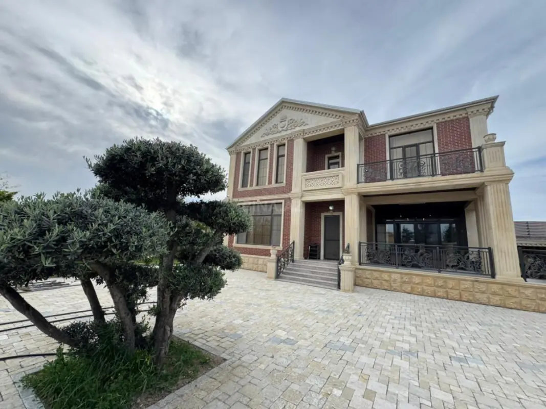 Satılır 5 otaqlı həyət evi 300 m²