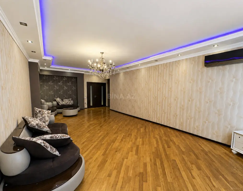 Satılır 3 otaqlı mənzil 154 m²