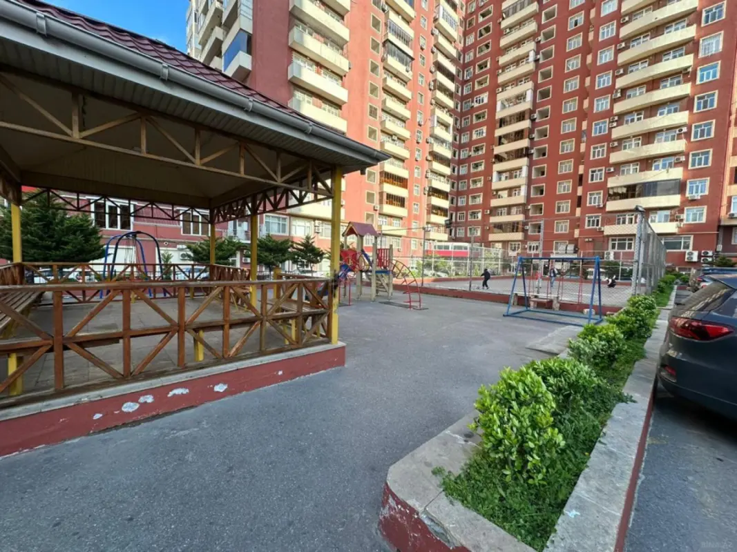 Satılır 3 otaqlı mənzil 162 m²