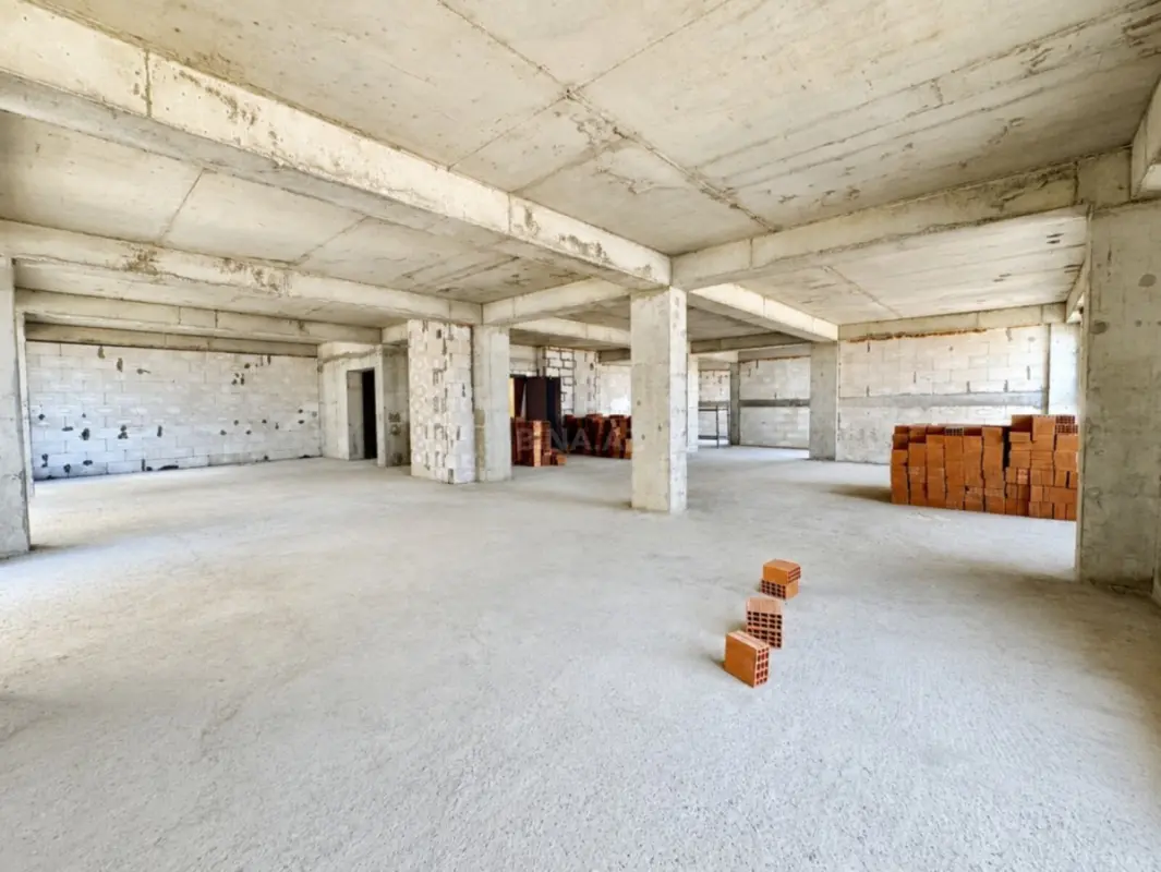 Satılır 4 otaqlı mənzil 258 m²