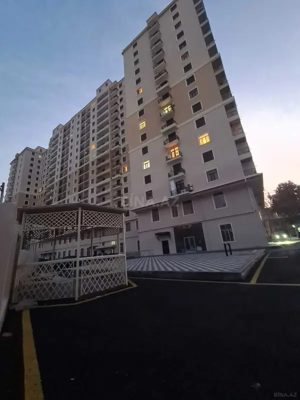 Satılır 4 otaqlı mənzil 180 m²