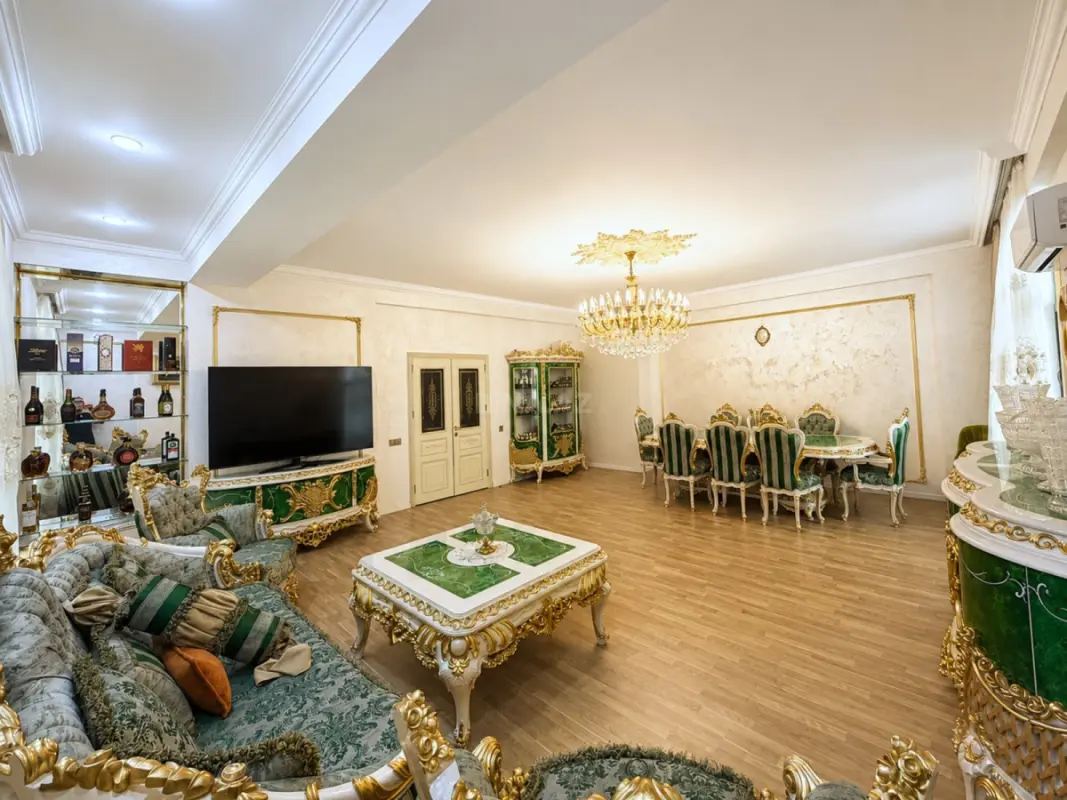 Satılır 4 otaqlı mənzil 168 m²