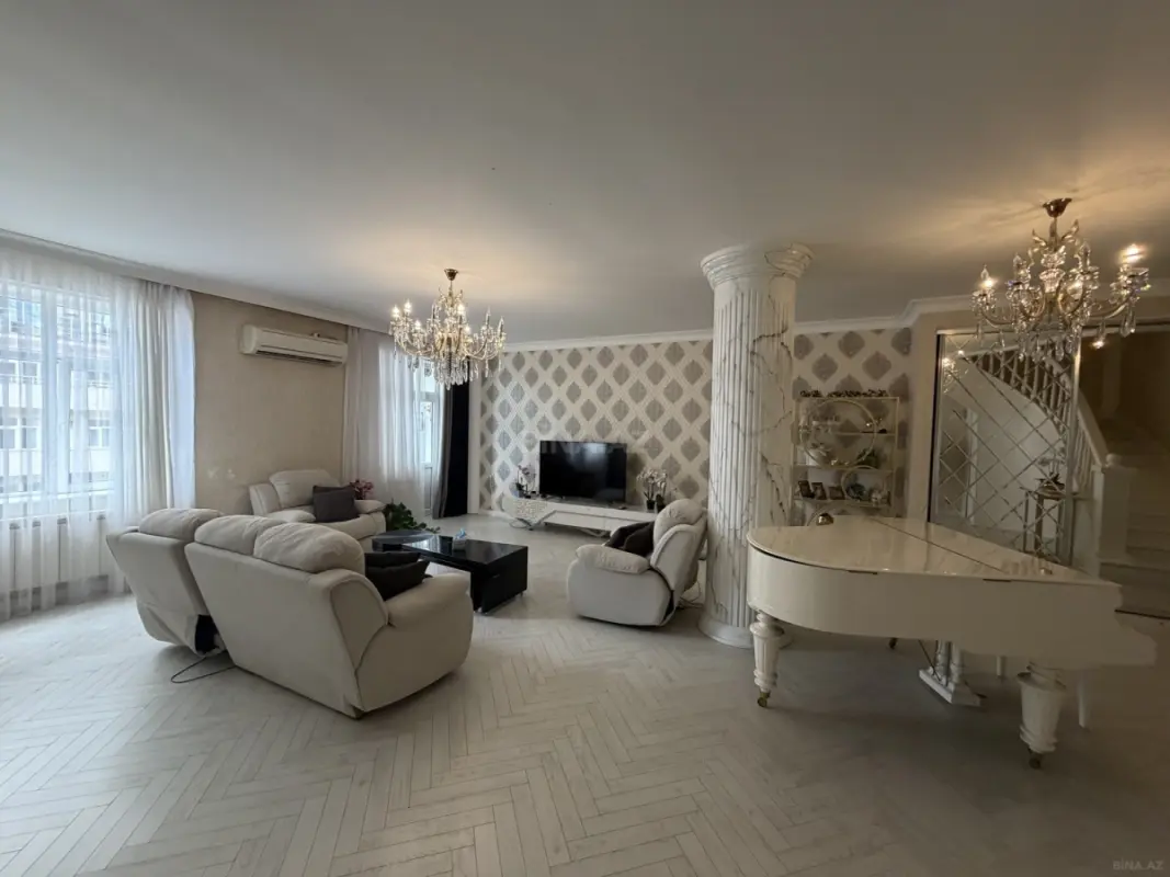 Satılır 6 otaqlı mənzil 303 m²