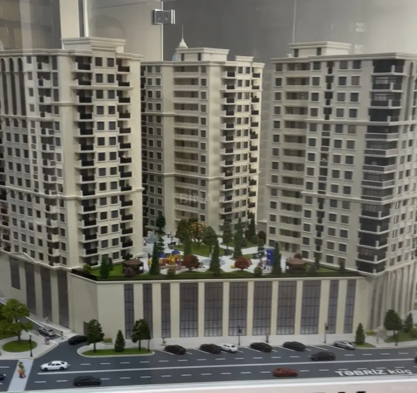 Satılır 4 otaqlı mənzil 186.5 m²