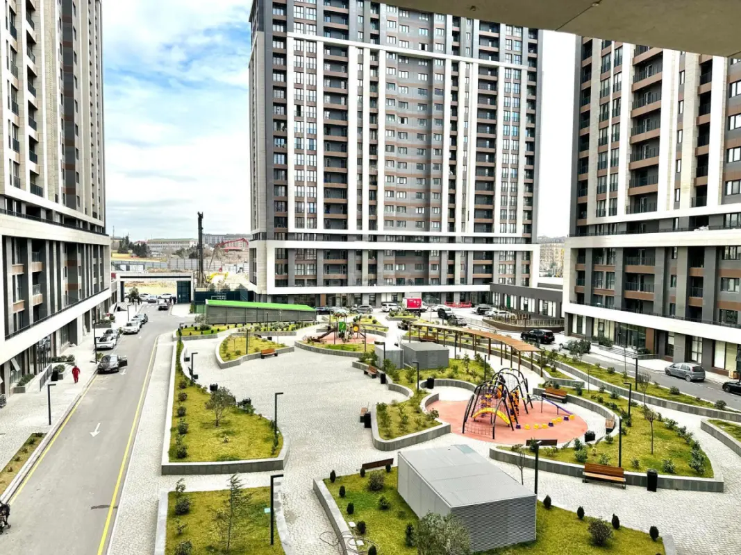 Satılır 3 otaqlı mənzil 170 m²