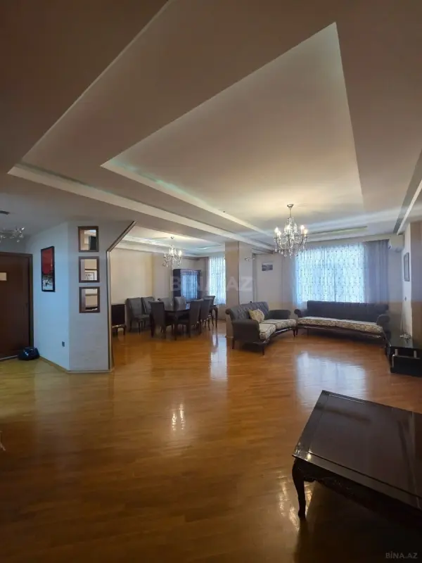 Satılır 5 otaqlı mənzil 195 m²