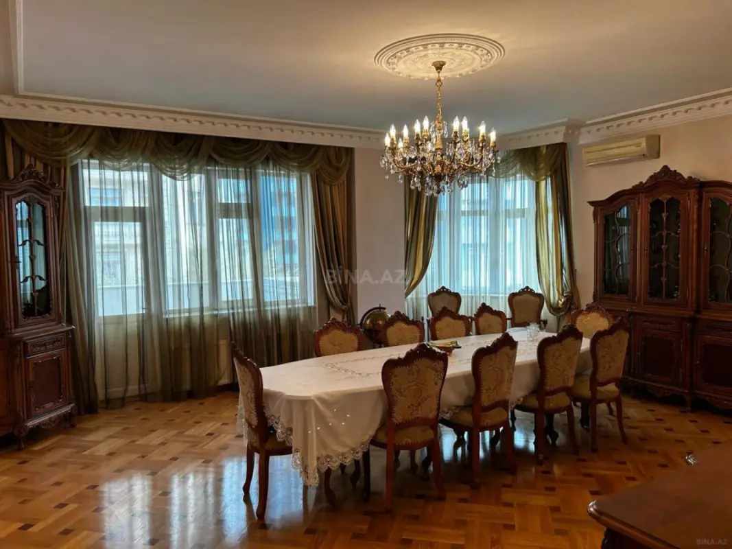 Satılır 4 otaqlı mənzil 200 m²