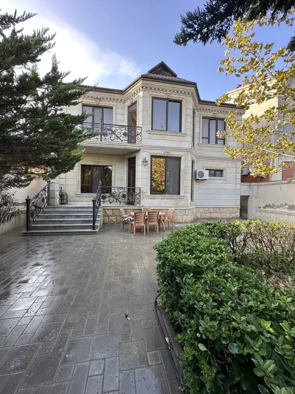 Satılır 6 otaqlı həyət evi 190 m²