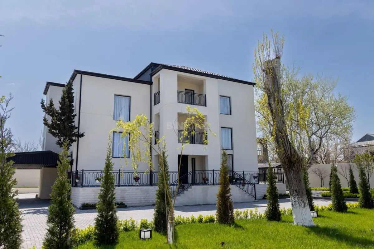 Satılır 10 otaqlı həyət evi 656 m²