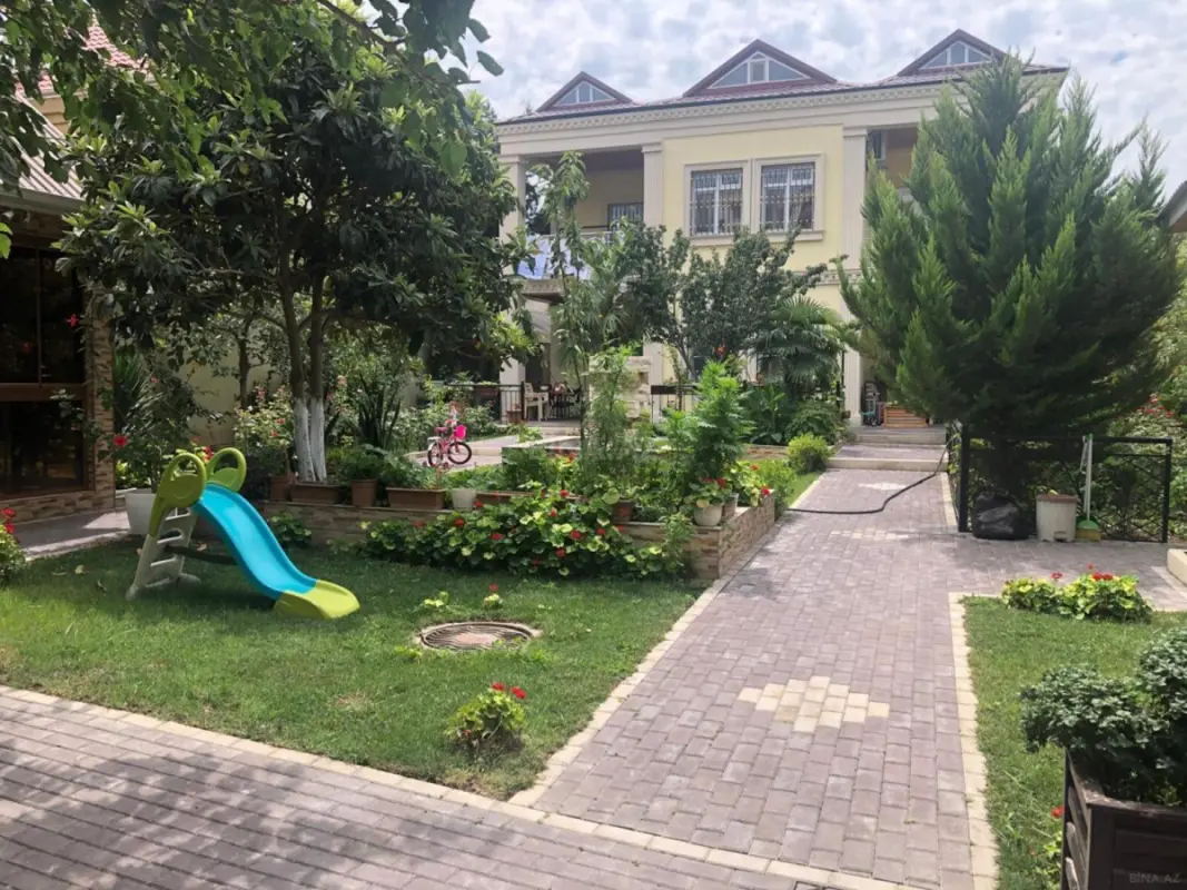 Satılır 8 otaqlı həyət evi 141 m²