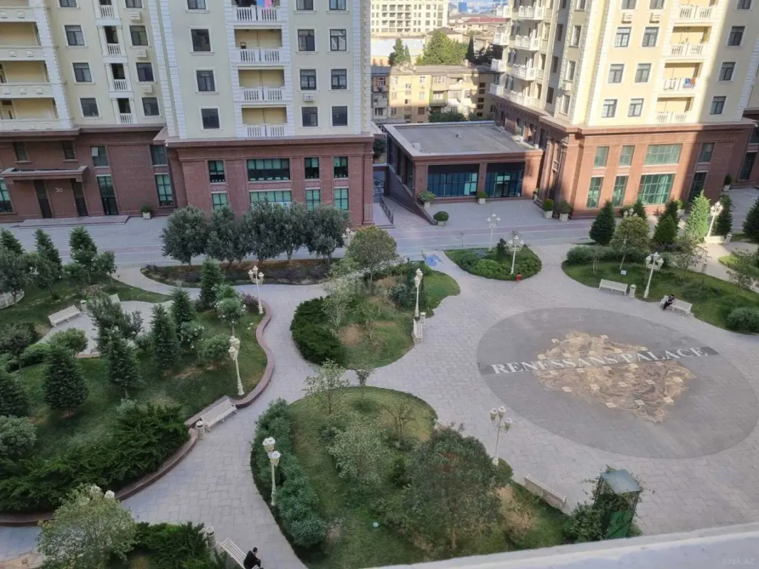 Satılır 4 otaqlı mənzil 185 m²
