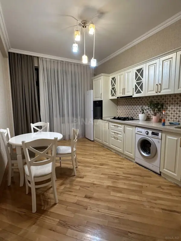 Satılır 2 otaqlı mənzil 83 m²
