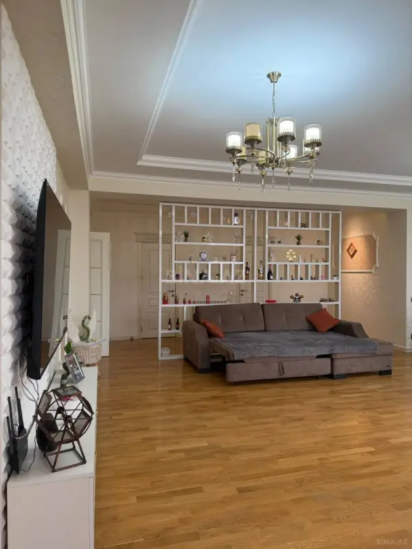 Satılır 3 otaqlı mənzil 173 m²