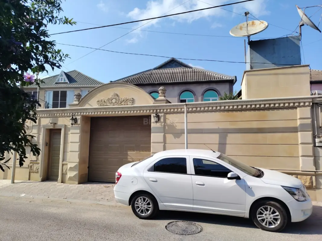 Satılır 7 otaqlı həyət evi 220 m²