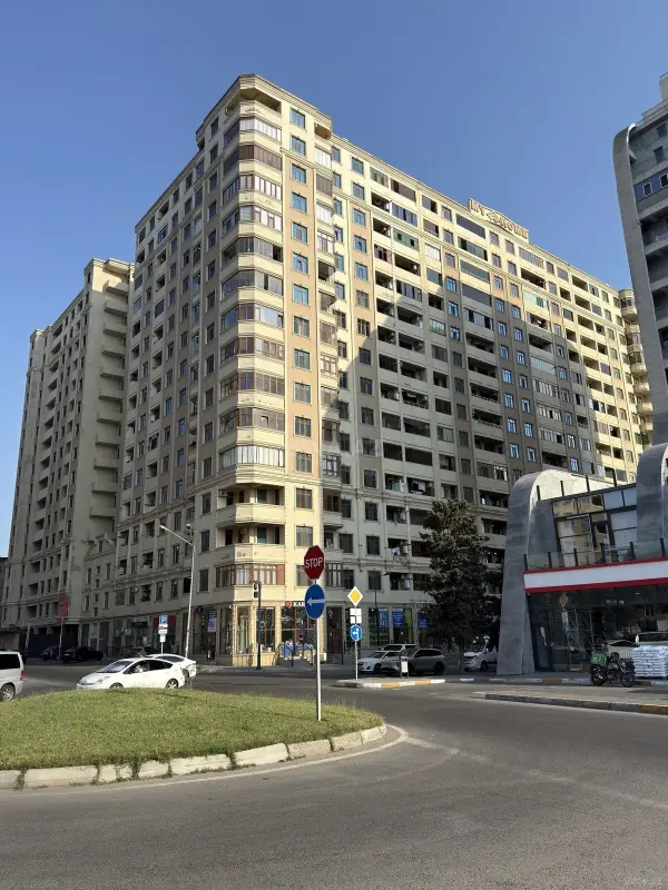 Satılır 3 otaqlı mənzil 127 m²