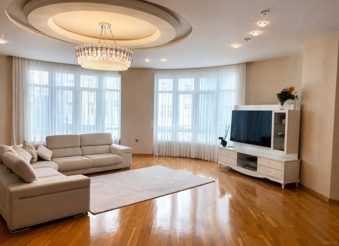 Satılır 4 otaqlı mənzil 240 m²