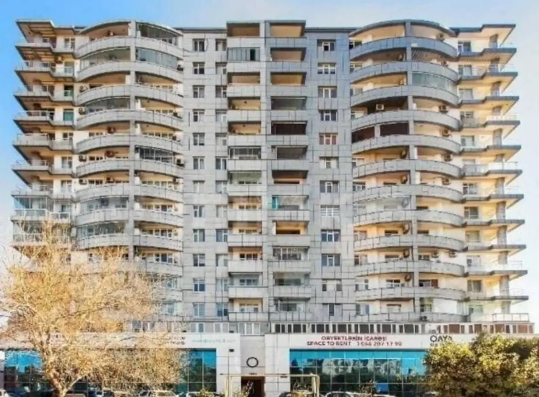 Satılır 3 otaqlı mənzil 135 m²