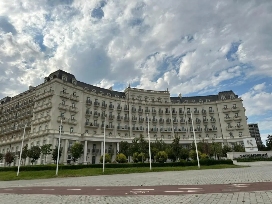 Satılır 3 otaqlı mənzil 107 m²