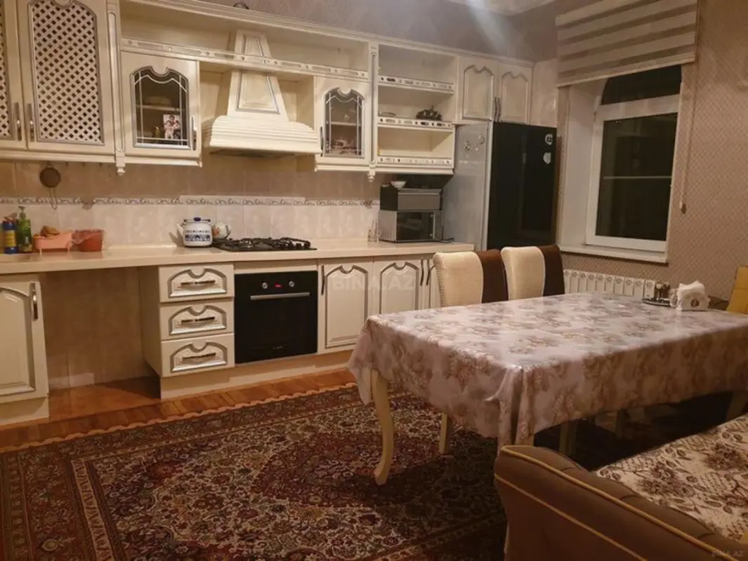 Satılır 7 otaqlı həyət evi 640 m²
