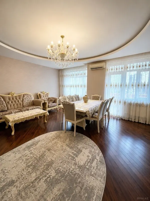 Satılır 3 otaqlı mənzil 130 m²