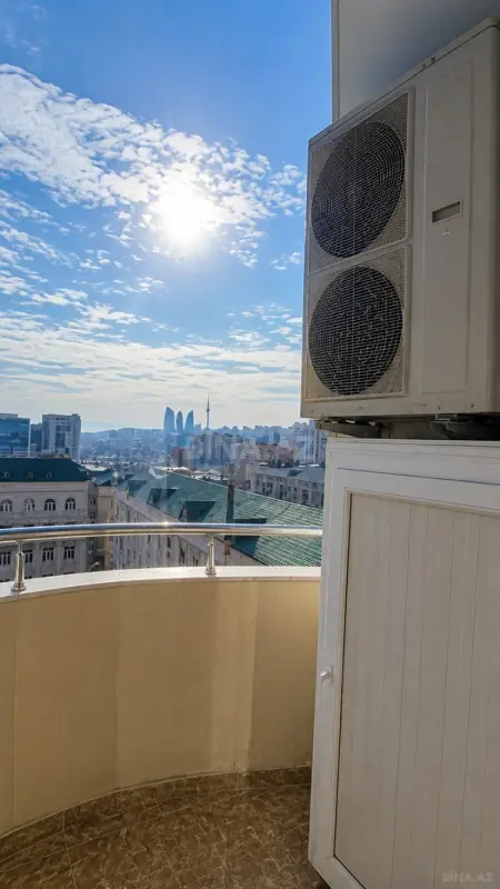 Satılır 4 otaqlı mənzil 186 m²
