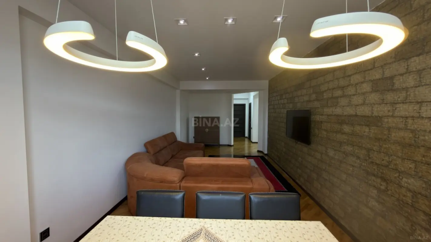 Satılır 3 otaqlı mənzil 125 m²