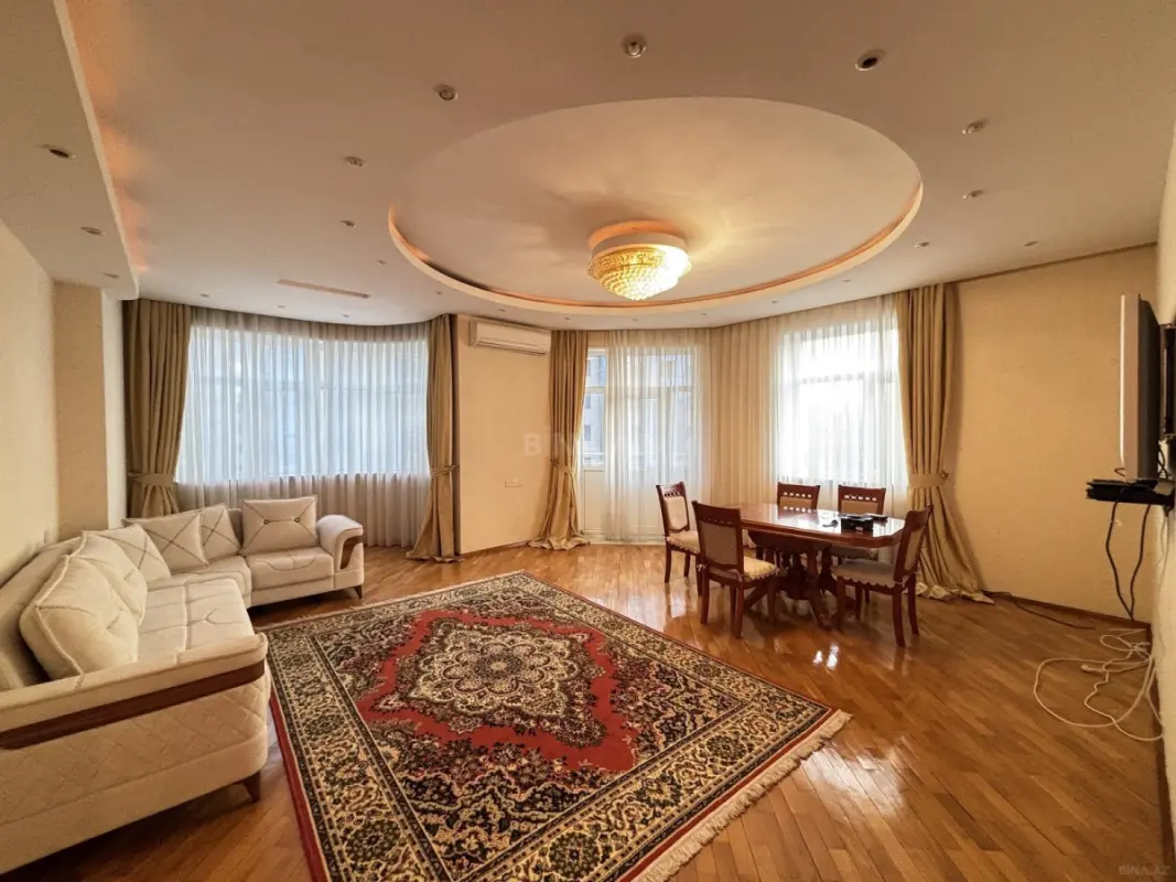 Kirayə verilir 3 otaqlı mənzil 140 m²