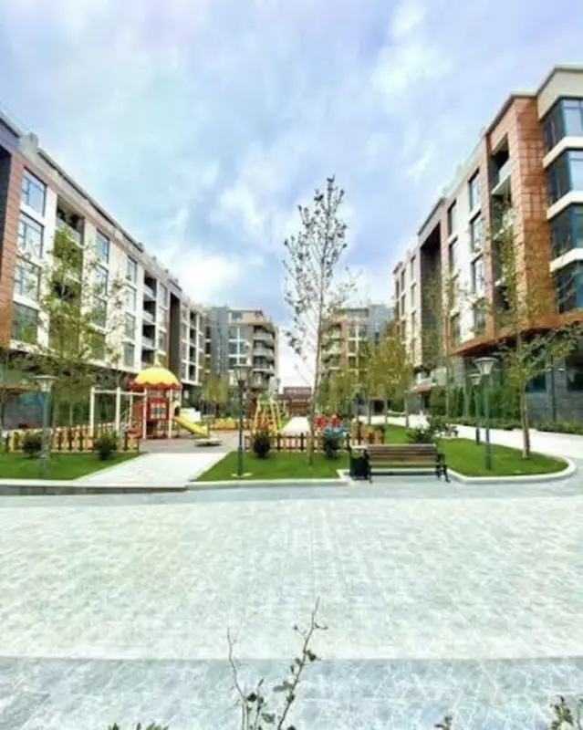 Kirayə verilir 4 otaqlı mənzil 185 m²