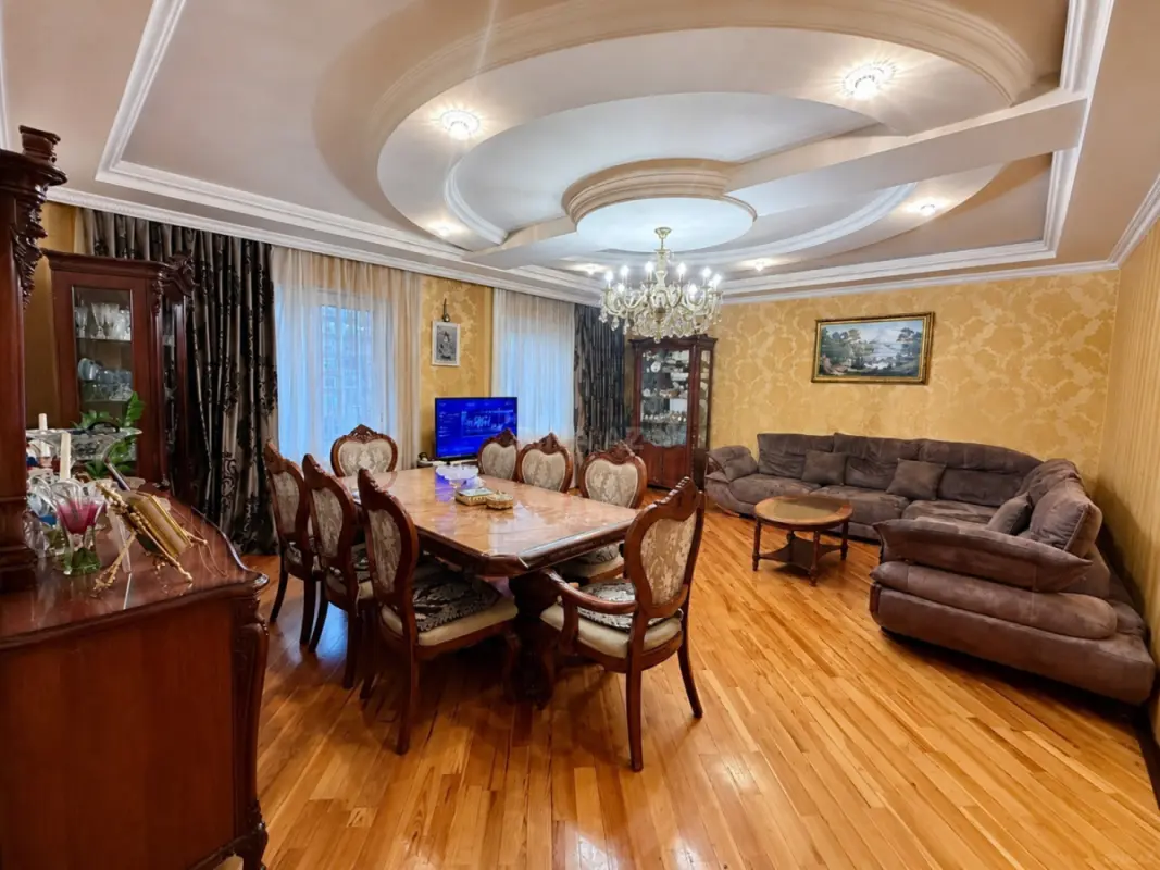 Satılır 4 otaqlı mənzil 110 m²