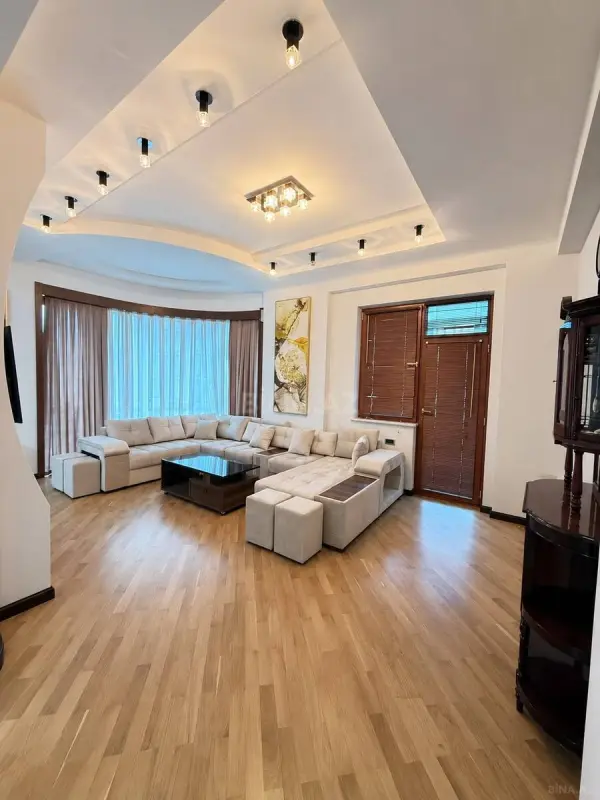 Kirayə verilir 3 otaqlı mənzil 135 m²