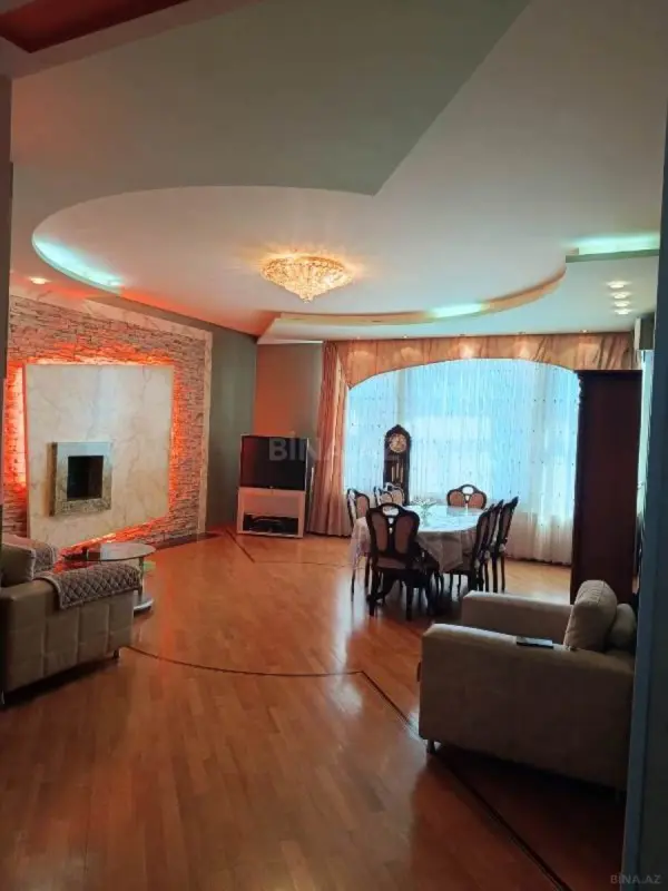 Satılır 4 otaqlı mənzil 175 m²