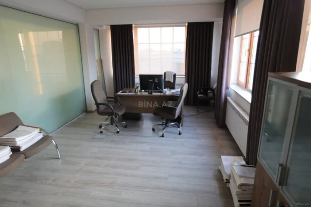 Kirayə verilir 11 otaqlı ofis 490 m²