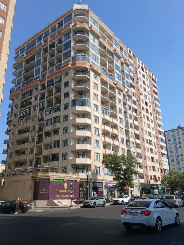 Satılır 4 otaqlı mənzil 191 m²