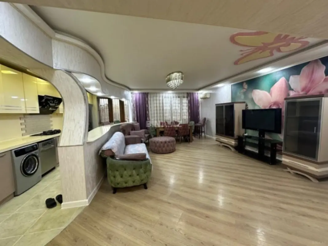 Satılır 3 otaqlı mənzil 130 m²