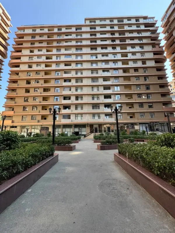 Satılır 5 otaqlı mənzil 296 m²
