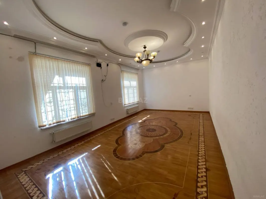 Satılır 8 otaqlı həyət evi 450 m²