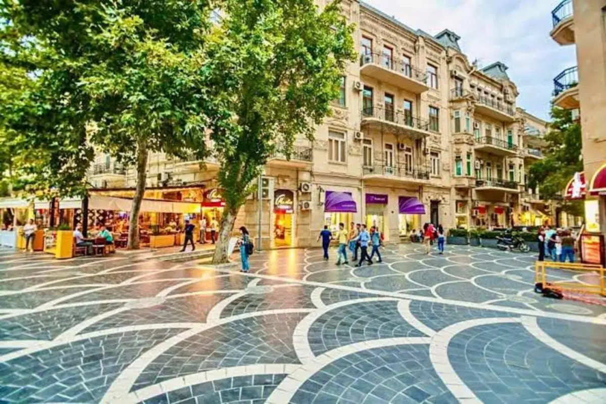 Satılır 4 otaqlı mənzil 214 m²