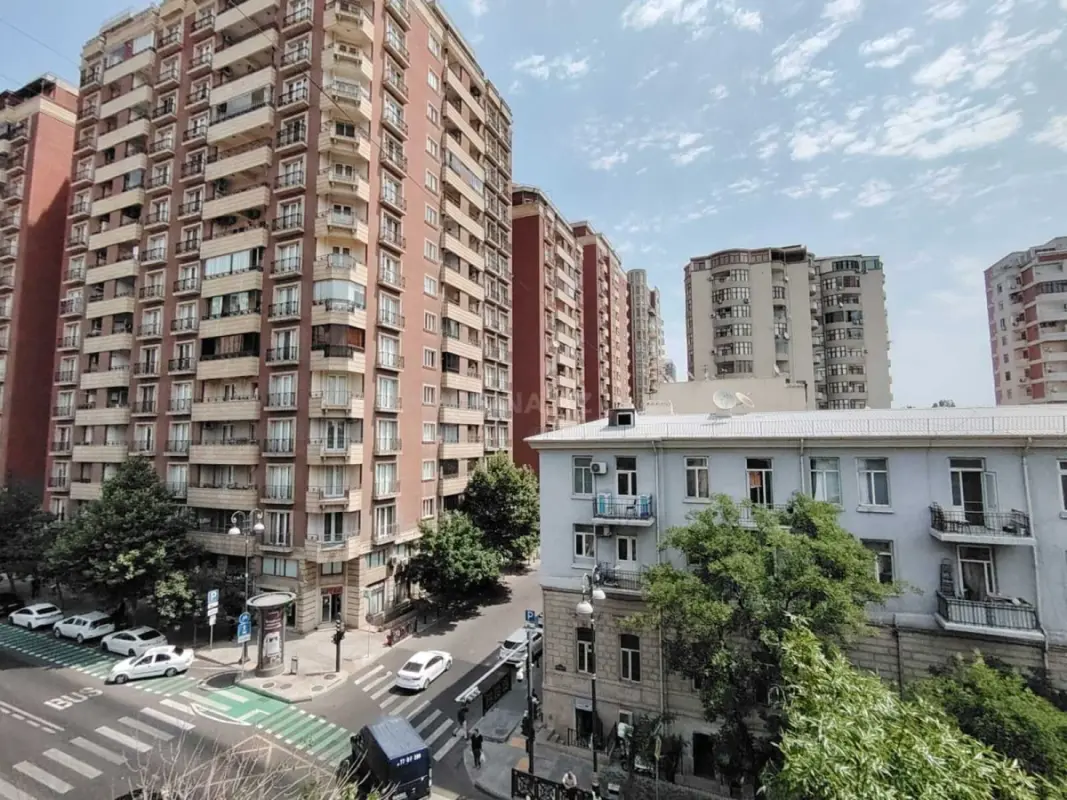 Satılır 5 otaqlı mənzil 150 m²