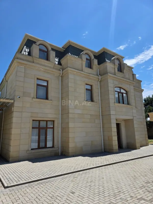 Satılır 10 otaqlı həyət evi 606 m²