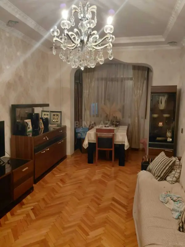 Satılır 4 otaqlı mənzil 140 m²