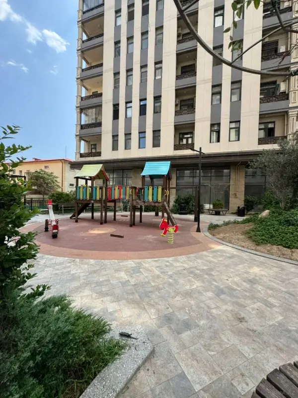 Satılır 3 otaqlı mənzil 140 m²