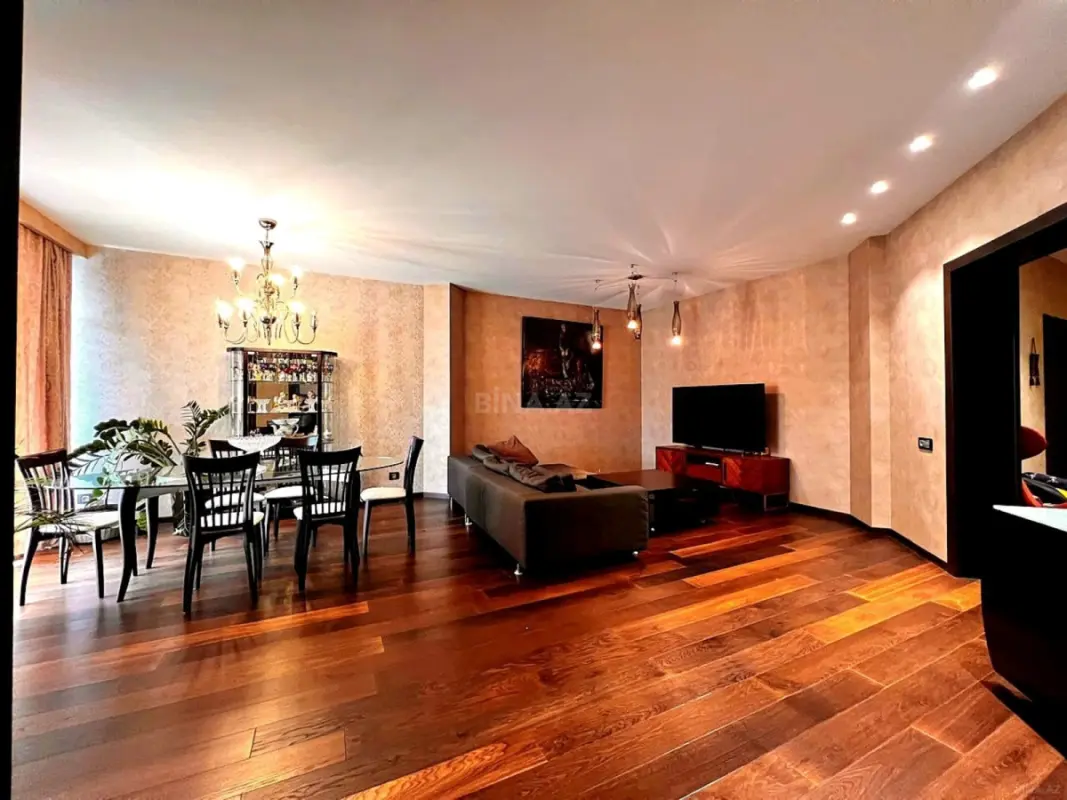 Satılır 4 otaqlı mənzil 188 m²
