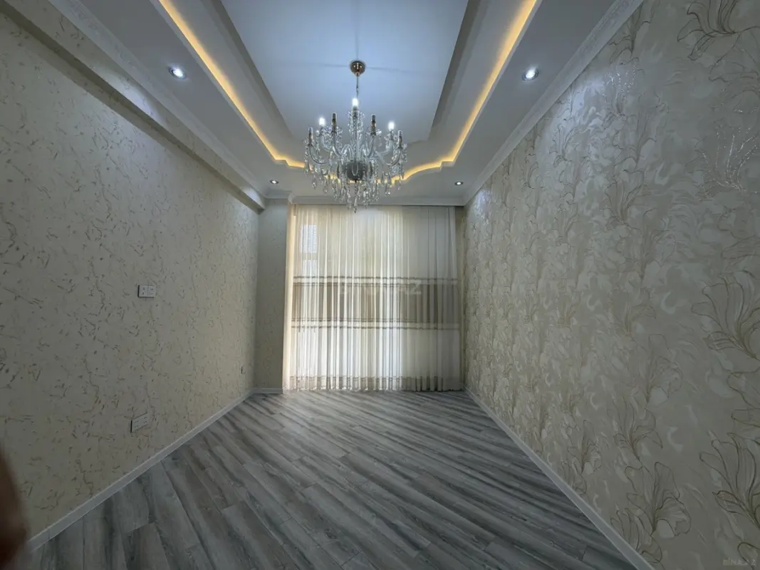Satılır 2 otaqlı mənzil 82 m²