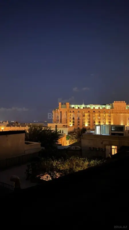 Satılır 5 otaqlı həyət evi 200 m²